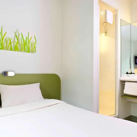 Ibis Budget Lyon Sud St Genis Laval Saint-Genis-Laval Exterior photo
